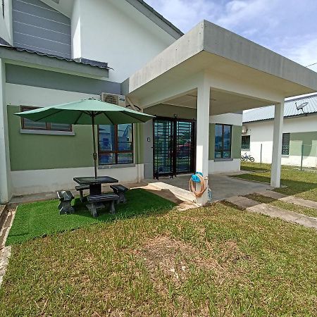 Aisya Homestay Bajet Karak Setia Exterior foto